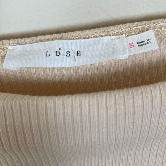 Lush Cream Colored Cropped Top With Polka Dot Lace Sleeves Size Small (G10) - Picture 4 of 8